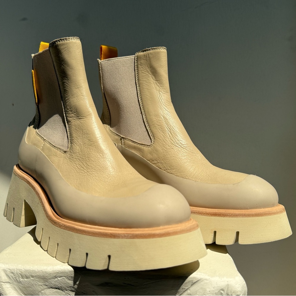 Trendy Beige Platform Ankle Boots size 6.5 women H9N14 - Picture 2 of 9